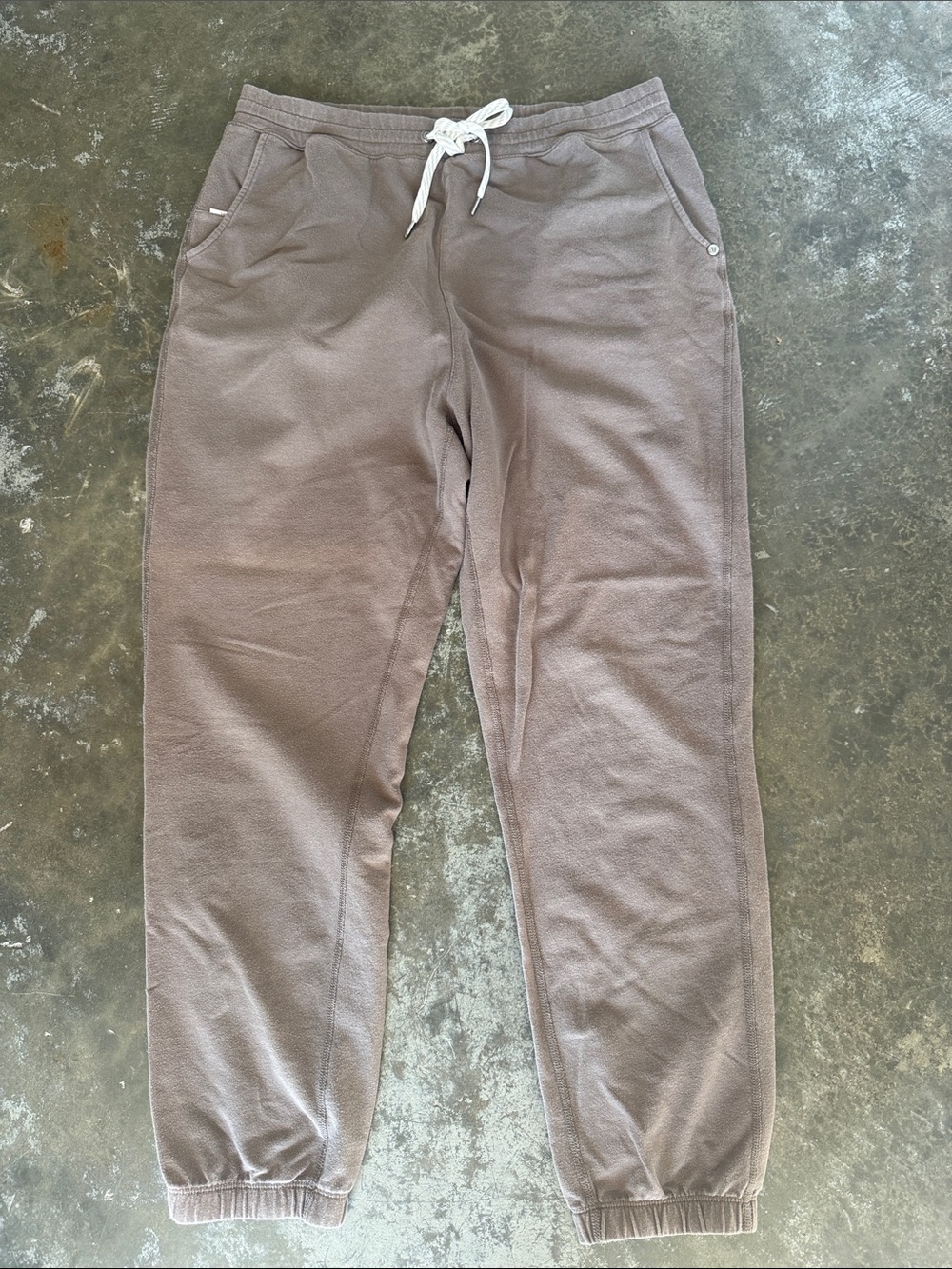 Vuori womens Jogger Sweatpants - Taupe Brown